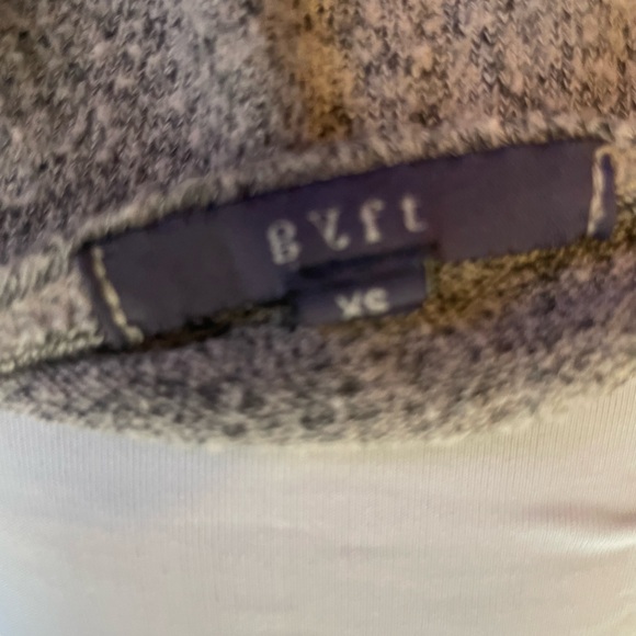 Beautiful lightweight, casual sweater - Picture 4 of 5